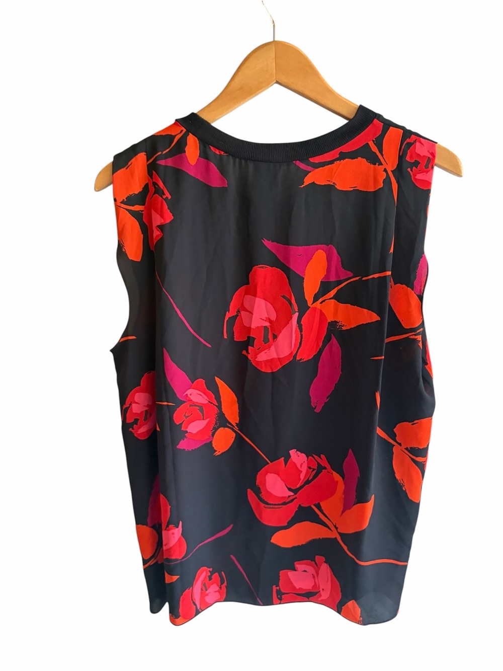 Cabi 4552 Complete Top Red Flowers on Black - Picture 3 of 5